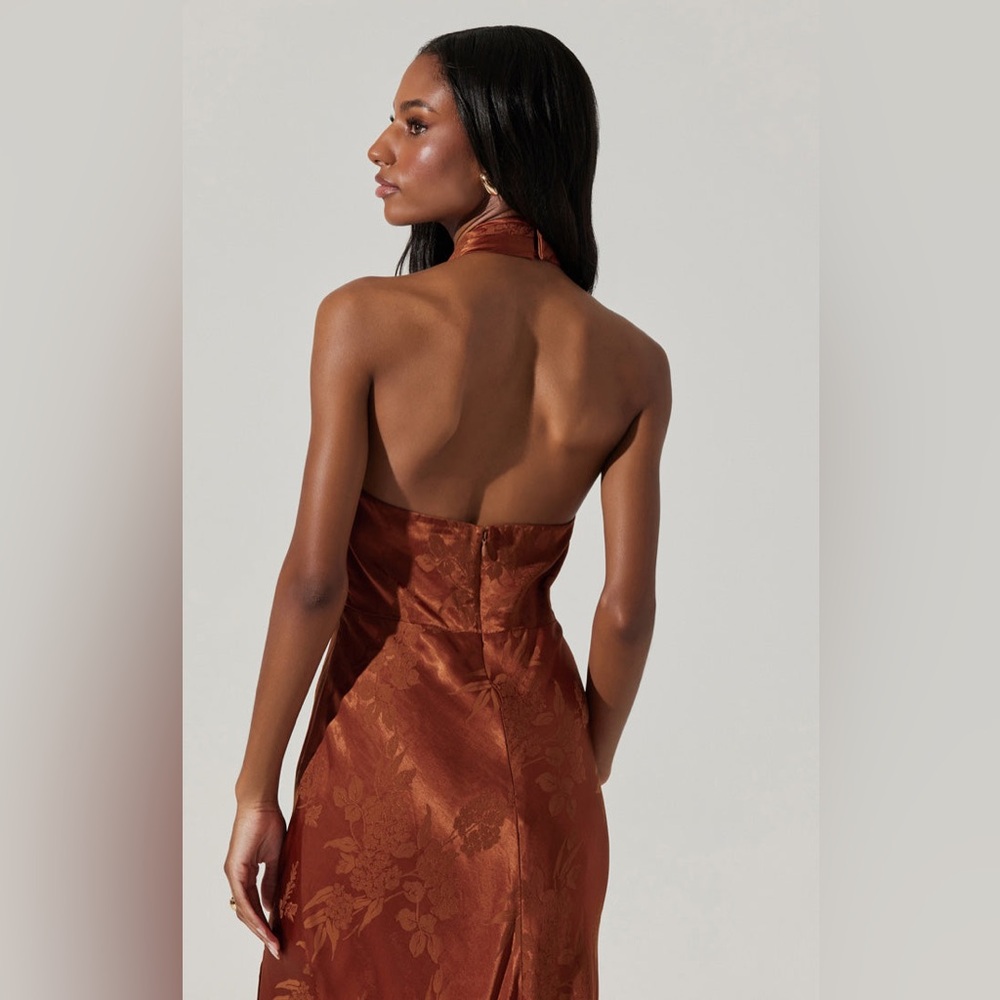 NWOT ASTR Marissa Dress Rust size M pristine condition - Picture 6 of 13
